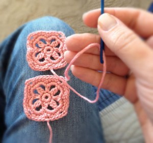 Hand Sewing Crocheted Squares Together For a Headband